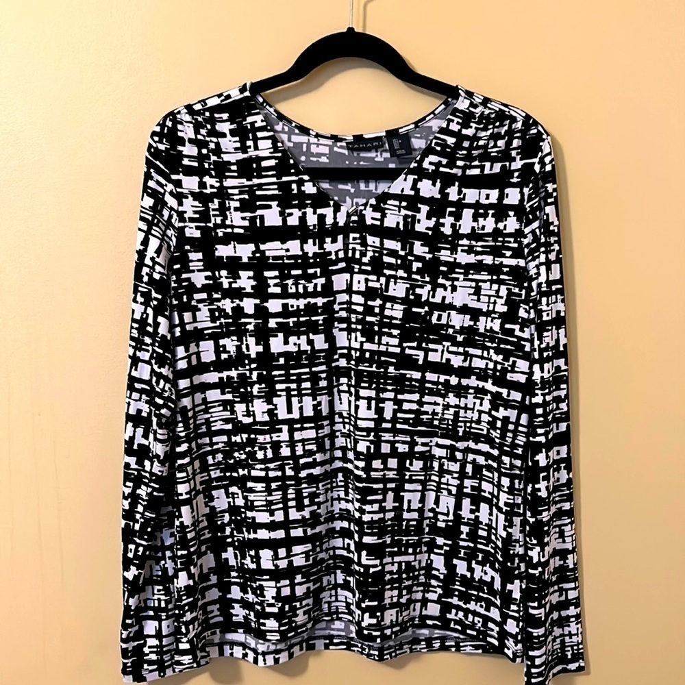 Tahari Long Sleeve Black and White Print Shirt with Silver Accent Size L